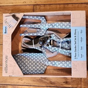 Essentials 3-Piece Garden Tool Set & Gloves (#4)